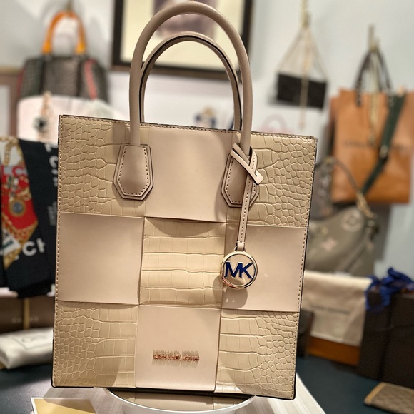 Authentic Michael Michael Kors Mercer MD NS Shopper, in Buff NWT - Picture 1 of 15